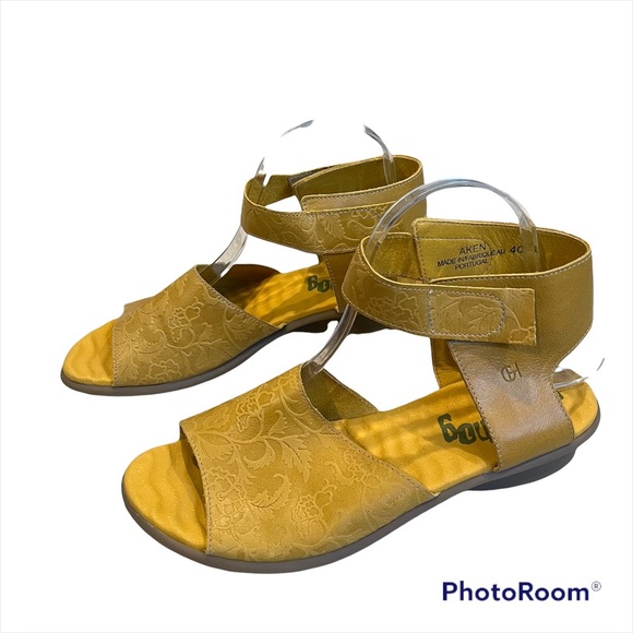 Groundhog Aken Yellow Leather Ankle Strap Sandals - Picture 3 of 14